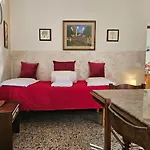 Ellera Con Parcheggio Privato Apartment *