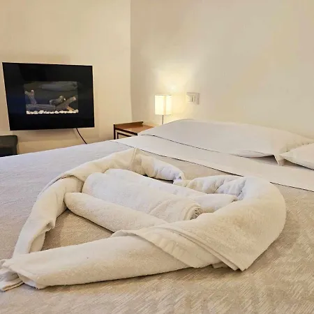 Ellera Con Parcheggio Privato Apartment