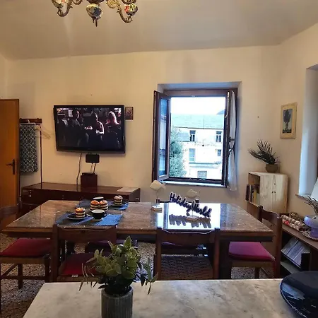 Ellera Con Parcheggio Privato Apartment