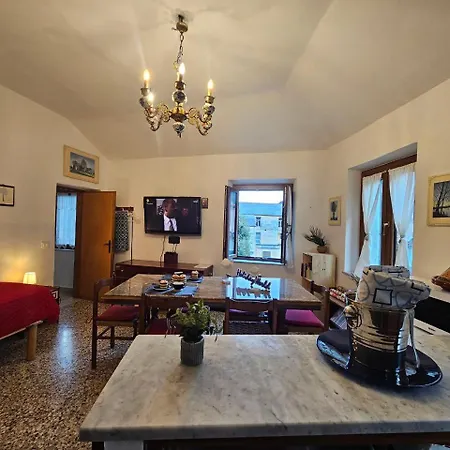 Ellera Con Parcheggio Privato Apartment *